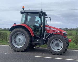 รถแทรกเตอร์การเกษตร 4x4 4WD Massey Ferguson MF5612 รถแทรกเตอร์การเกษตรรถ 4 ล้อ 4WD - Product Image 2