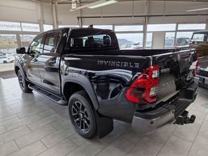 Toyota Hilux 2024 automatique avec sièges en cuir et toit ouvrant à vendre - Product Image 4