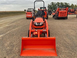Mini tracteur à roues 2025 Kubota BX2680 avec tondeuse et chargeur frontal 25/30/50 HP Composants du moteur et de l'engrenage - Product Image 2