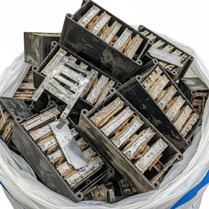 เศษแบตเตอรี่ตะกั่วกรดคุณภาพสูงที่ผ่านการคัดแยกแล้ว วัสดุตะกั่วรีไซเคิลได้ ขายส่งจำนวนมาก พร้อมการจัดหาที่เชื่อถือได้ - Product Image 3