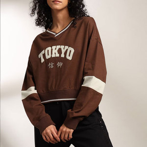 Nouveau haut 2025 Article mode rue Look meilleures femmes sweat col en V conçu outclass couleur unie Look femmes sweat - Product Image 1