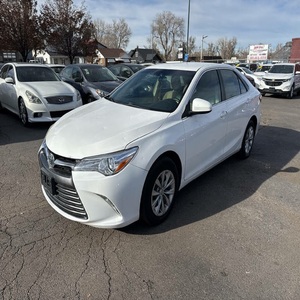 Toyota Camry LE berline 2016, boîte de vitesses manuelle/automatique, moteur turbo, sièges en cuir, intérieur foncé, taille des pneus R16 disponible - Product Image 1