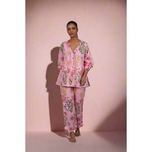 Conjunto Coordinado Peppy Pink Meadows, Elegante para Uso Diario, Dos Piezas, Transpirable, 100% Algodón Chifón, Asimétrico, Corte Ajustado Tres Cuartos - Product Image 4