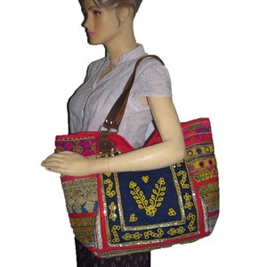 Sac ethnique en coton de grande capacité avec art tribal et motifs multicolores, parfait pour les tenues ethniques ou Fusion - Product Image 2