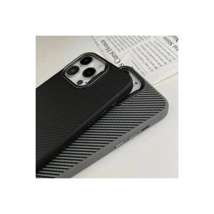 Coque SAFA Troy Netzy de qualité supérieure pour iPhone 15 Pro compatible MagSafe, aspect fibre de carbone, anti-traces de doigts, argentée avec intérieur - Product Image 5