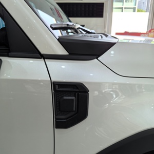 สติ๊กเกอร์ตกแต่งช่องระบายอากาศข้างบังโคลนรถยนต์ ชุดแต่งภายนอก 2 ชิ้น สีดำ สำหรับ Toyota Land Cruiser LC250 2024+ - Product Image 4