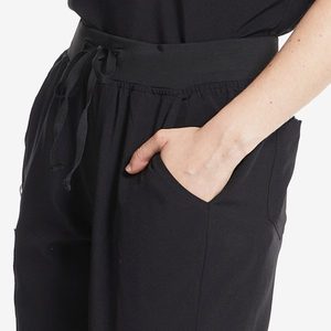 Uniforme Médico Unisex, Pantalones Tipo Jogger, 100% Algodón, Tejido Médico Transpirable y Elástico, Color y Logotipo Personalizables, Alta Calidad - Product Image 5