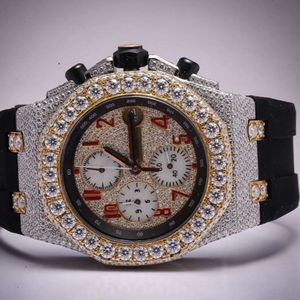 Mejora tu estilo con un impresionante reloj de acero inoxidable totalmente helado elaborado con diamantes de moissanita con claridad VVS baja - Product Image 1