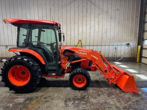 Tractor cargador de cabina usado Kubota M7060 en stock al mejor precio - Product Image 4