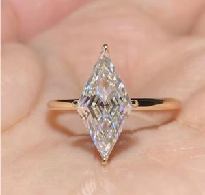 Anillo de diamante de moissanita de Plata de Ley 925 VVS1, fabricación de joyas de diamantes de claridad para joyería de moissanita, regalo Beat para ella - Product Image 1