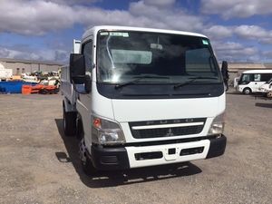 Mitsubishi Fuso Canter 7C18 d'occasion en bon état, mini-camion diesel automatique de 7,5 tonnes, modèle 2024, 100% en parfait état de marche - Product Image 2