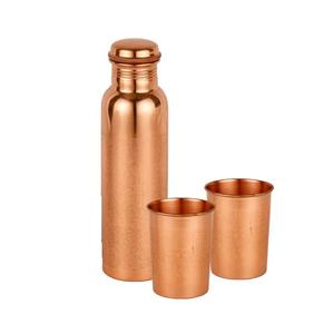 Bouteille en cuivre 100% poli avec design gravé, bouchon à vis, capacité 1000 ml, unisexe, pour la gym, les voyages, avantages ayurvédiques - Product Image 1