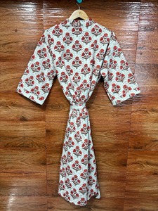 Kimono kantha unisexe fait à la main Robe de chambre longue matelassée en coton imprimé floral Veste Manteau pour l'été et le printemps Veste kantha - Product Image 4