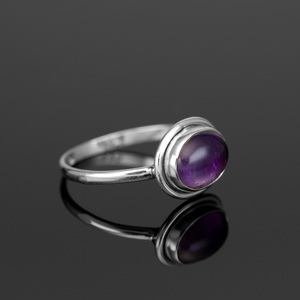 Bague en argent sterling minimaliste avec pierre précieuse, sertie à la main, améthyste naturelle taille ovale, style classique, pour fiançailles et mariages - Product Image 3
