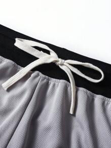 กางเกงขาสั้นผ้าตาข่ายลำลองสไตล์ไฮสตรีทสำหรับผู้ชายกางเกงขาสั้นแบบปรับขนาดได้วัสดุที่ดีที่สุดบริการ OEM กระเป๋าทึบ - Product Image 3