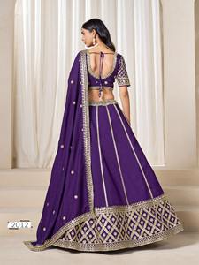 Lehenga Choli de seda de diseñador con Moti Handwork bordado Elegante ropa de fiesta nupcial - Product Image 3