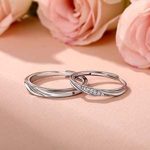 แหวนคู่เงินแท้ชุบโรเดียมประดับเพชรซิร์คอนสำหรับงานหมั้น - Product Image 4