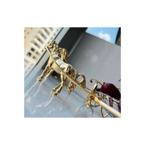 Bandeja de Presentación de Dos Pisos de Cristal, Material Seguro para Contacto con Alimentos, Origen TR, con Diseño de Caballo, Artículo Decorativo - Product Image 2