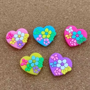 2025 Tendencia venta al por mayor Custom New Fun hemed resina y llavero de goma con un ligero, suave al tacto parte posterior plana - Product Image 6