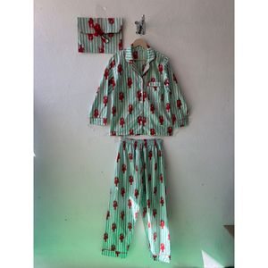 Ensemble de pyjama confortable taille unique, taille élastique, tissu doux tissé – Style confortable pour les professionnels, logo personnalisable pour le printemps et l'hiver - Product Image 1