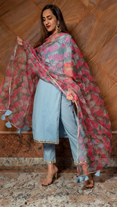 Ensemble de robe décontractée en coton pur Fiza avec dupatta en satin organza à imprimé numérique pour adulte, taille naturelle, motif uni - Product Image 5