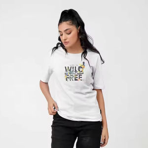 T-shirts à manches courtes slim fit pour femmes - Coupe flatteuse, toucher doux, tissu respirant pour la superposition ou à porter seul, personnalisable - Product Image 1