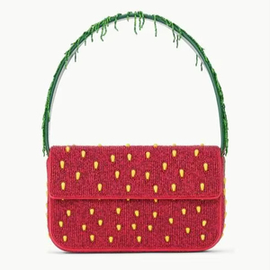 กระเป๋าถือสะพายไหล่ประดับลูกปัดสีแดงรูปสตรอว์เบอร์รี กระเป๋าถือลูกปัดแก้ว กระเป๋าผลไม้ กระเป๋าคลัทช์แบบมีฝาปิดสำหรับฤดูร้อน กระเป๋าถือสำหรับไปงานปาร์ตี้ตอนเย็นสำหรับผู้หญิง - Product Image 1