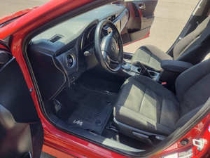 Voiture d'occasion de qualité et abordable, Toyota Corolla i-M rouge 2018, conduite à gauche - Product Image 4