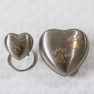 โกศทองเหลืองรูปอุ้งเท้าสัตว์เลี้ยงสำหรับใส่เถ้ากระดูกหัวใจโกศแกะสลักรูปหัวใจสำหรับขี้เถ้าทองเหลืองทำมือรูปอุ้งเท้าสัตว์เลี้ยง - Product Image 4