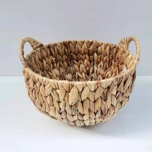 Petit panier tissé en jacinthe d'eau, durable, décoratif, pour le rangement - Product Image 1