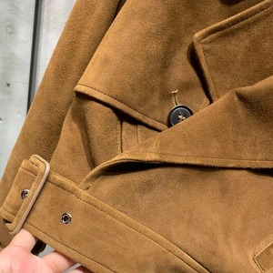 Chaqueta de Cuero Color Camel Estilo Moderno con Hombreras Blazer de Gamuza para Mujer - Product Image 4