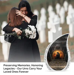 Urne funéraire commémorative pour honorer une vie vécue, symbolisée par la Garde de la Nuit - Product Image 3