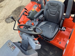 Maquinaria Agrícola Kubota M5-111 4WD Tractor Usado |   Equipo Agrícola Usado de Alto Rendimiento |   Tractor Agrícola Compacto de Uso Pesado - Product Image 2