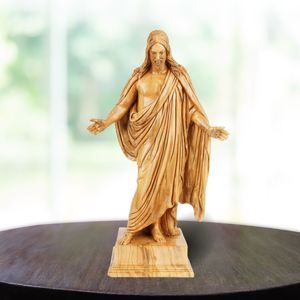 Statue de Jésus sculptée à la main en bois d'olivier – Figurine exclusive du Christ de Bethléem (39 cm) - Product Image 2