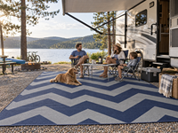 Karpet Luar Ruangan RV Retro Sunrise Reversible Oranye Coklat Bahan PP Anyaman untuk Patio Camper Ukuran Kustom OEM