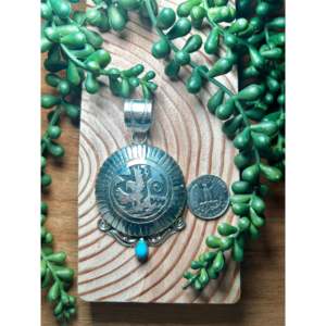 Pendentif Alonzo Mariano Kingman avec serti clos, turquoise et technologie d'incrustation en argent sterling - Product Image 2