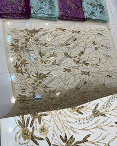Tissu de broderie perlé fait à la main de haute qualité avec un nouveau tissu de dentelle lourd dans le style de broderie le mieux travaillé pour l'exportation - Product Image 5