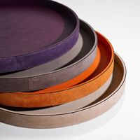Plateaux de service en cuir pour support polyvalent avec des coins finis et élégants de haute qualité pour un style de chambre sophistiqué