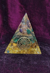 หินบำบัดแบบแม่เหล็กคริสตัลทรงพีระมิดทรงปิรามิดบรรจุอย่างสวยงามหินอัญมณีแกะสลัก - Product Image 4