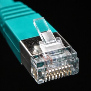 Câble <span class=keywords><strong>Ethernet</strong></span> FTP <span class=keywords><strong>blindé</strong></span> Cat6A plat et fin 32AWG 10 Gbit/s <span class=keywords><strong>RJ45</strong></span> pour centre de données haute densité 0,3 m - Product Image 5