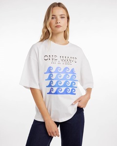 เสื้อยืดโลโก้ขนาดใหญ่พิเศษสำหรับผู้หญิงคุณภาพสูงพิมพ์ลายกราฟิกคลื่นครั้งเดียวผ้าฝ้ายถักนิตติ้งเหมาะสำหรับทุกโอกาสฤดูหนาว - Product Image 4