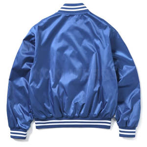 Chaqueta de invierno con letras de satén de último diseño de gran tamaño Chaqueta con letras de satén personalizada de bajo precio - Product Image 2