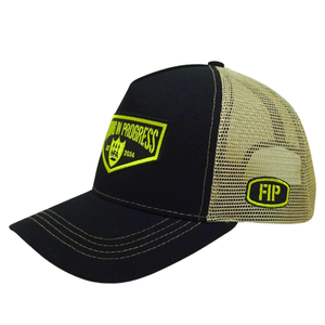 Sombrero de camionero negro de 5 paneles, hilo de contraste de malla amarilla en el ala y logotipo en la parte delantera y izquierda, hebilla de un solo pecho de plástico OEM - Product Image 2