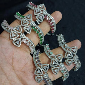 AMERICAN DIAMOND CUBIC ZIRCON ESTILO CLÁSICO Y PULSERAS DE DIAMANTES ARTIFICADOS Y CHAPADO EN PLATA PARA MUJER REGALO DE JOYERÍA DE BODA - Product Image 1