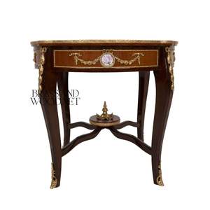 Mesa Auxiliar Redonda de Lujo con Marquetería Floral Incrustada y Detalles Ornamentales de Latón Dorado para Decoración Interior de Hogar Clásico - Product Image 2