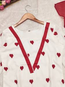 Diseñador paquistaní Impresionante bordado A-Line Dress Traje de corazón tradicional con abertura lateral Ropa de fiesta festiva para la temporada de verano - Product Image 4