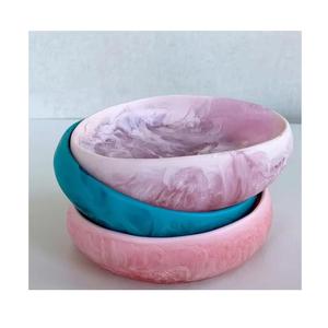 ชามผลไม้ทำจากเรซิ่นที่เป็นเอกลักษณ์ทำด้วยมือพร้อมพื้นผิวขัดเงามีสไตล์ศิลปะที่ดูสมบูรณ์แบบสำหรับของวางกลางโต๊ะในบ้านหรือของขวัญ - Product Image 2