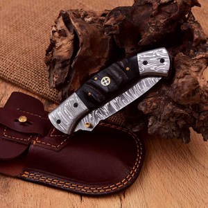 Couteau de poche pliant damas de haute qualité rasoir tranchant avec gaine en cuir de corne de bélier OEM personnalisable - Product Image 1