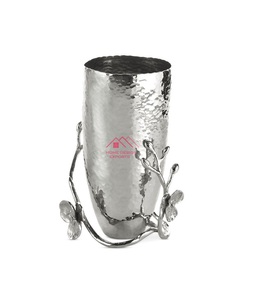 Vase en métal d'aluminium de moulage de conception rayée faite à la main pour les vases de décor de table de salon d'hôtel à la maison - Product Image 4