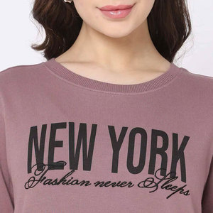Sweat-shirt à col rond pour femme, violet, New York Fashion Never Sleeps, coupe classique, tricoté en mélange de coton, pour l'automne - Product Image 5